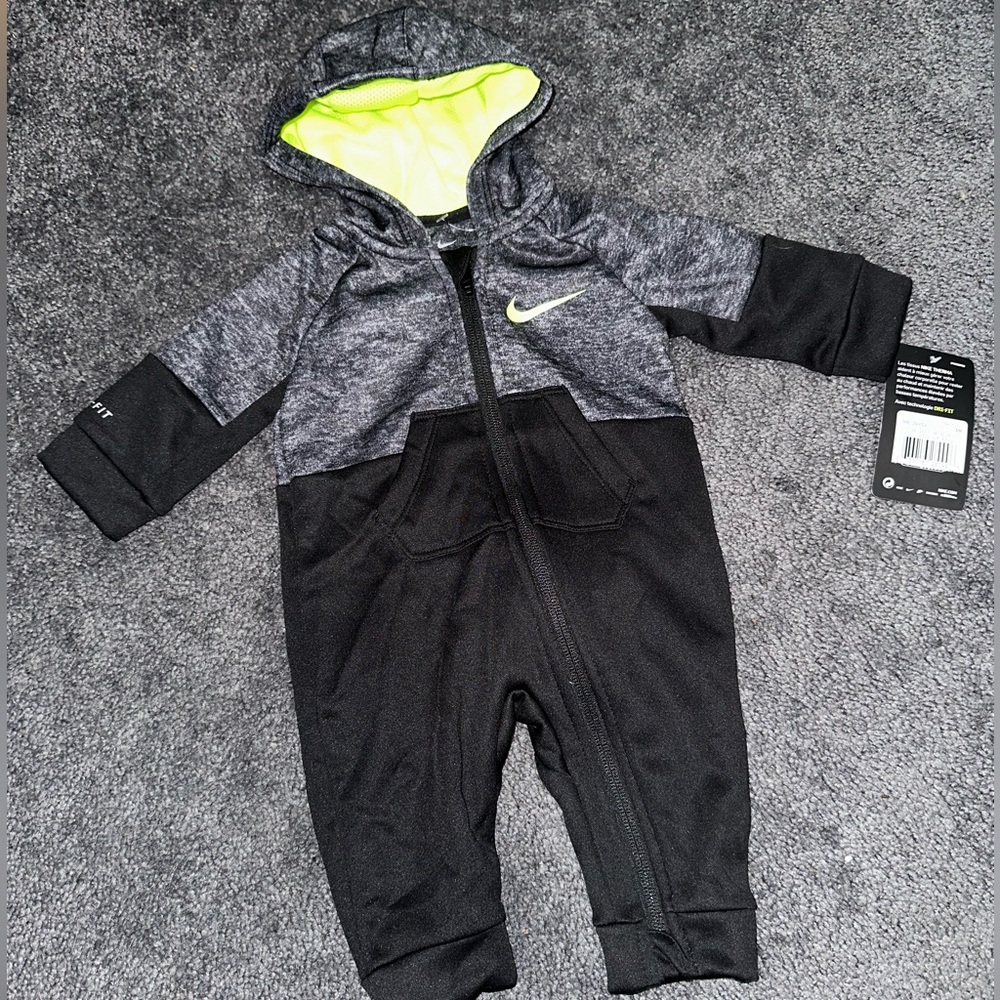 NWT Nike Thermal Hooded Jacket Onesie
